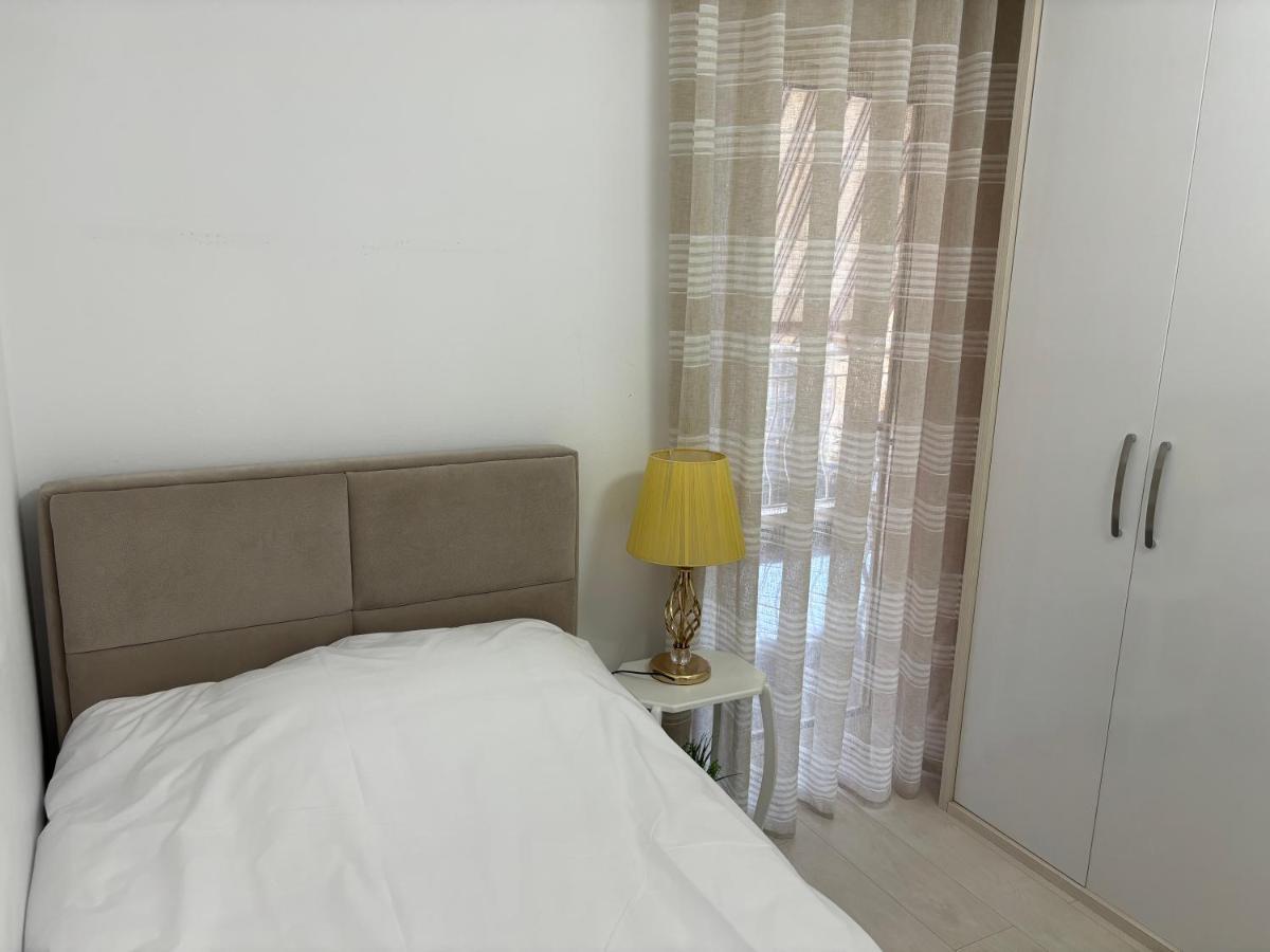 Center, Selvia White Tirana